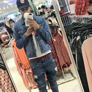 Meet your Posher, Dennis